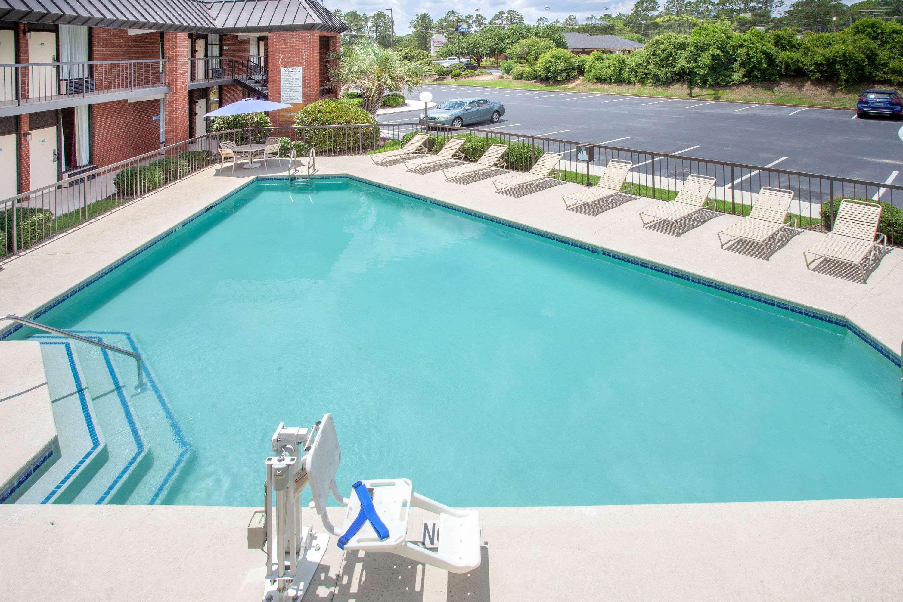 Days Inn By Wyndham Statesboro Buitenkant foto