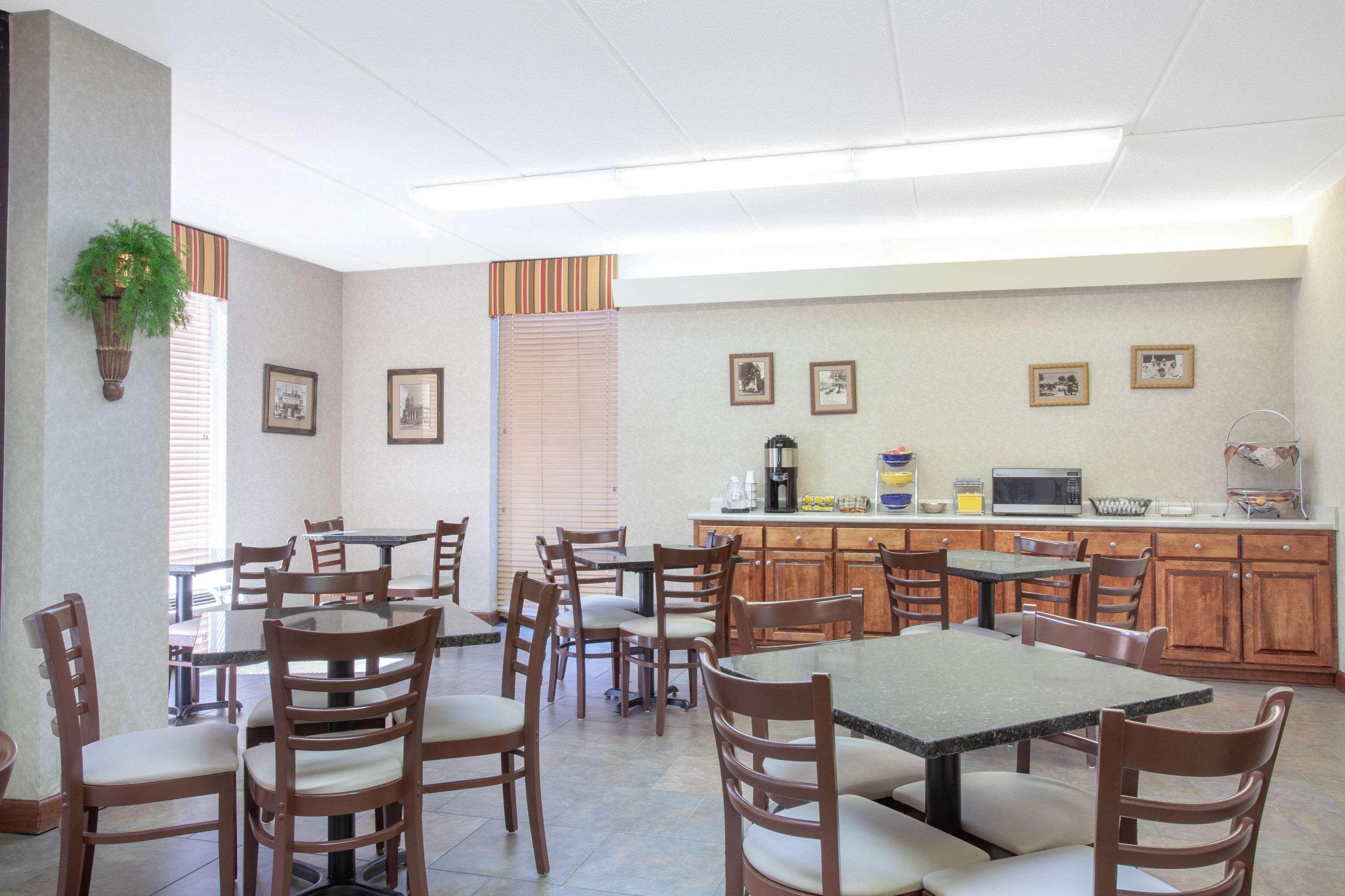 Days Inn By Wyndham Statesboro Buitenkant foto