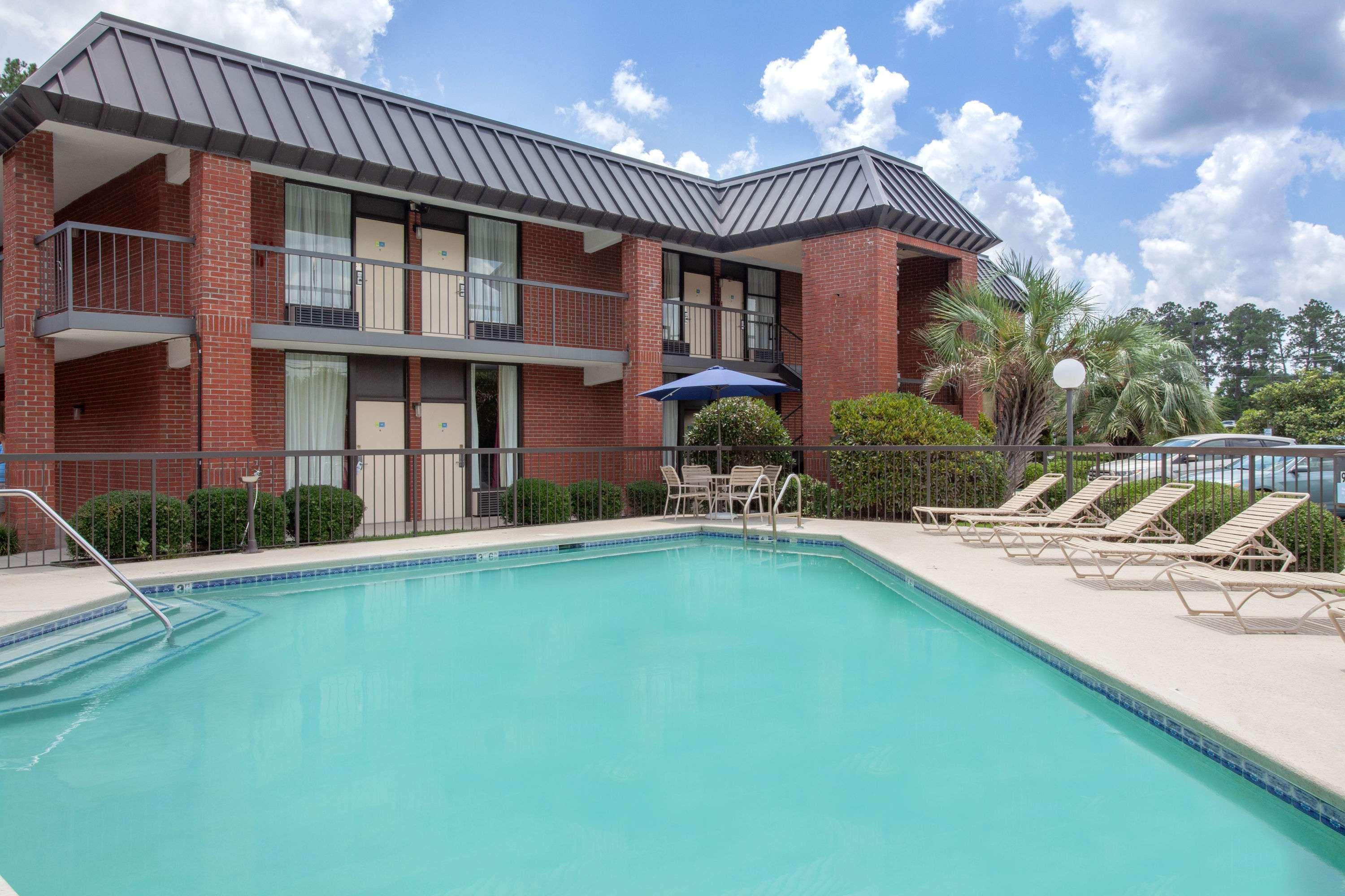 Days Inn By Wyndham Statesboro Buitenkant foto