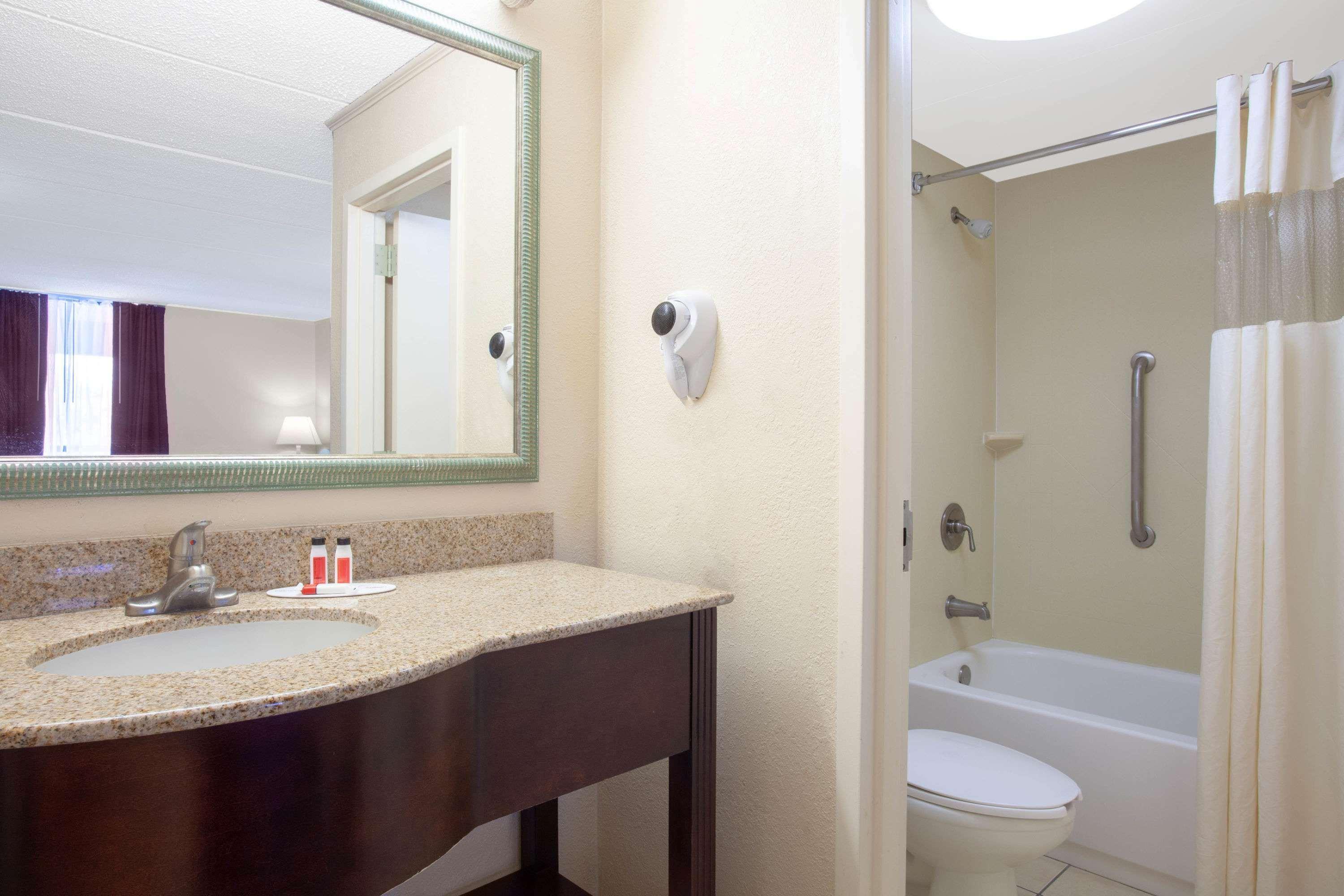 Days Inn By Wyndham Statesboro Buitenkant foto