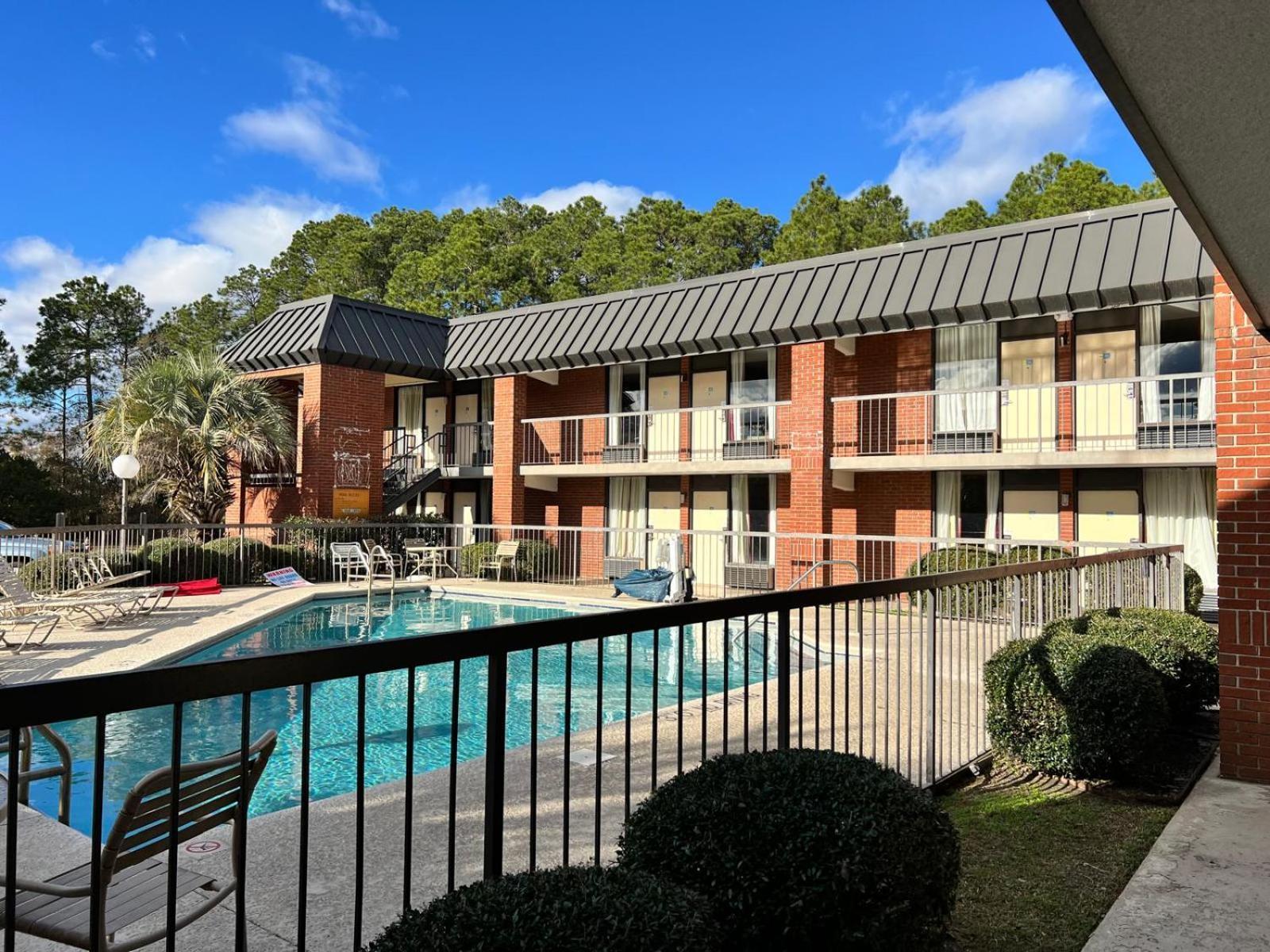 Days Inn By Wyndham Statesboro Buitenkant foto