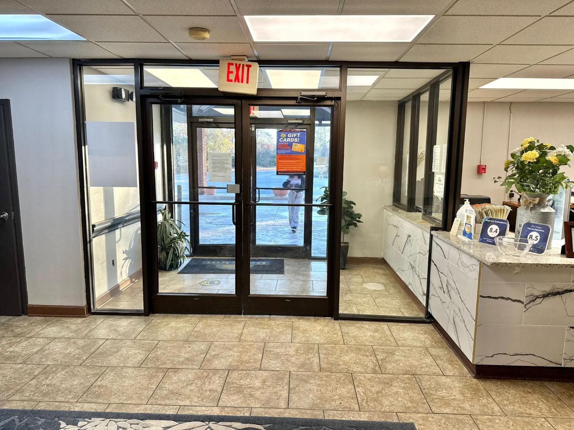 Days Inn By Wyndham Statesboro Buitenkant foto