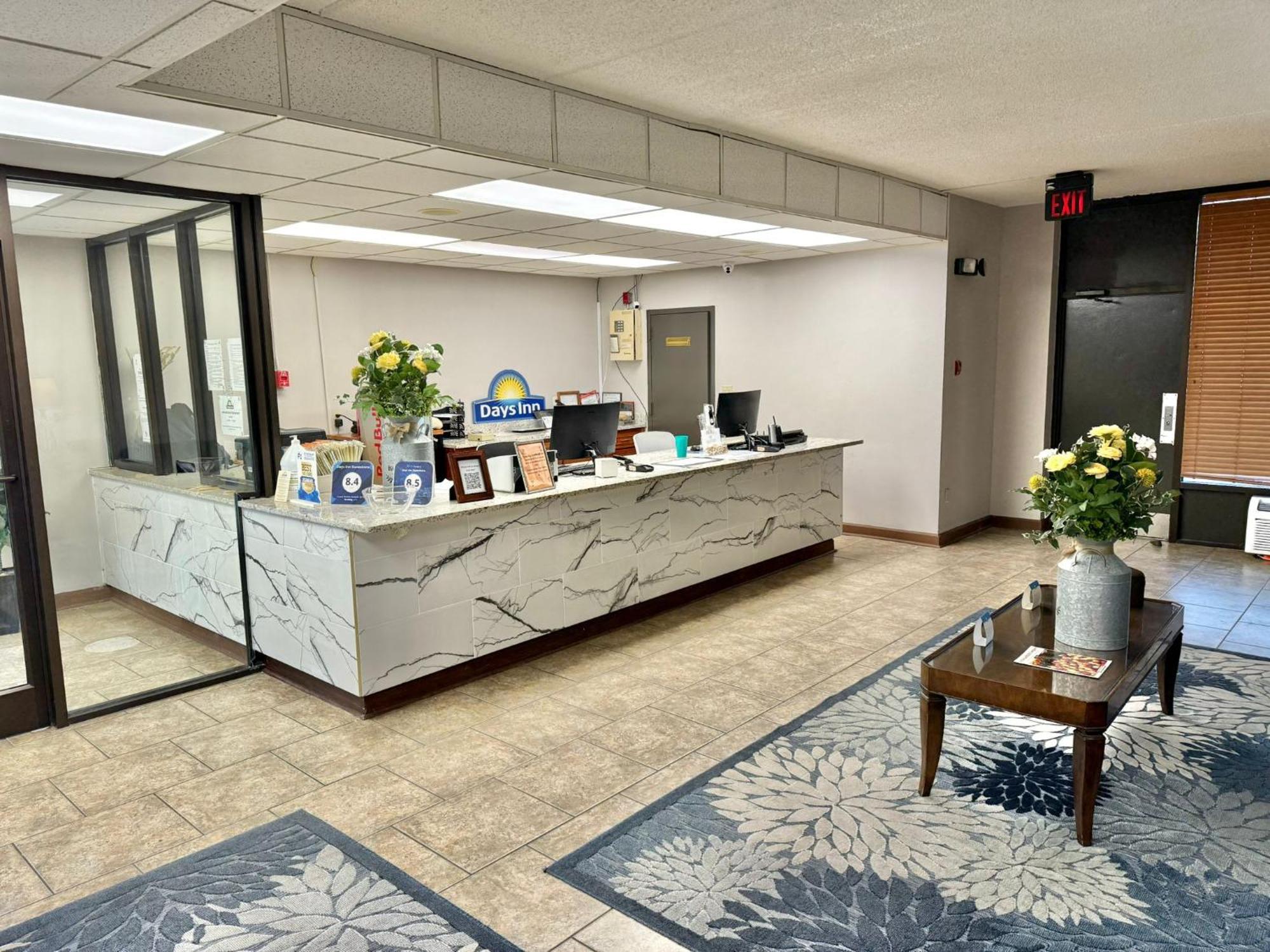 Days Inn By Wyndham Statesboro Buitenkant foto