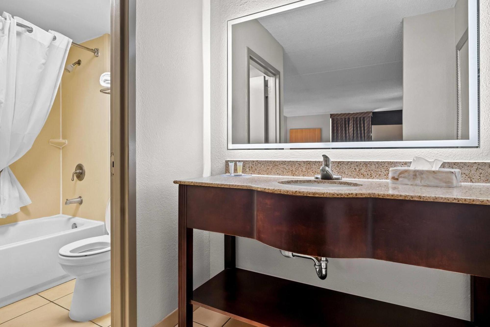 Days Inn By Wyndham Statesboro Buitenkant foto