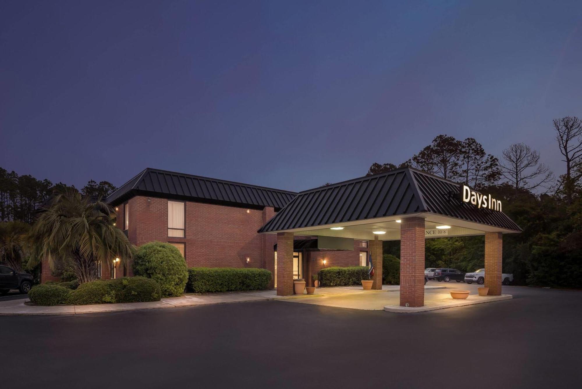 Days Inn By Wyndham Statesboro Buitenkant foto