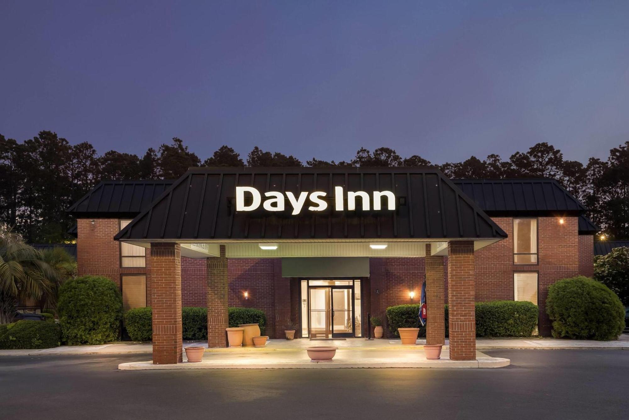 Days Inn By Wyndham Statesboro Buitenkant foto