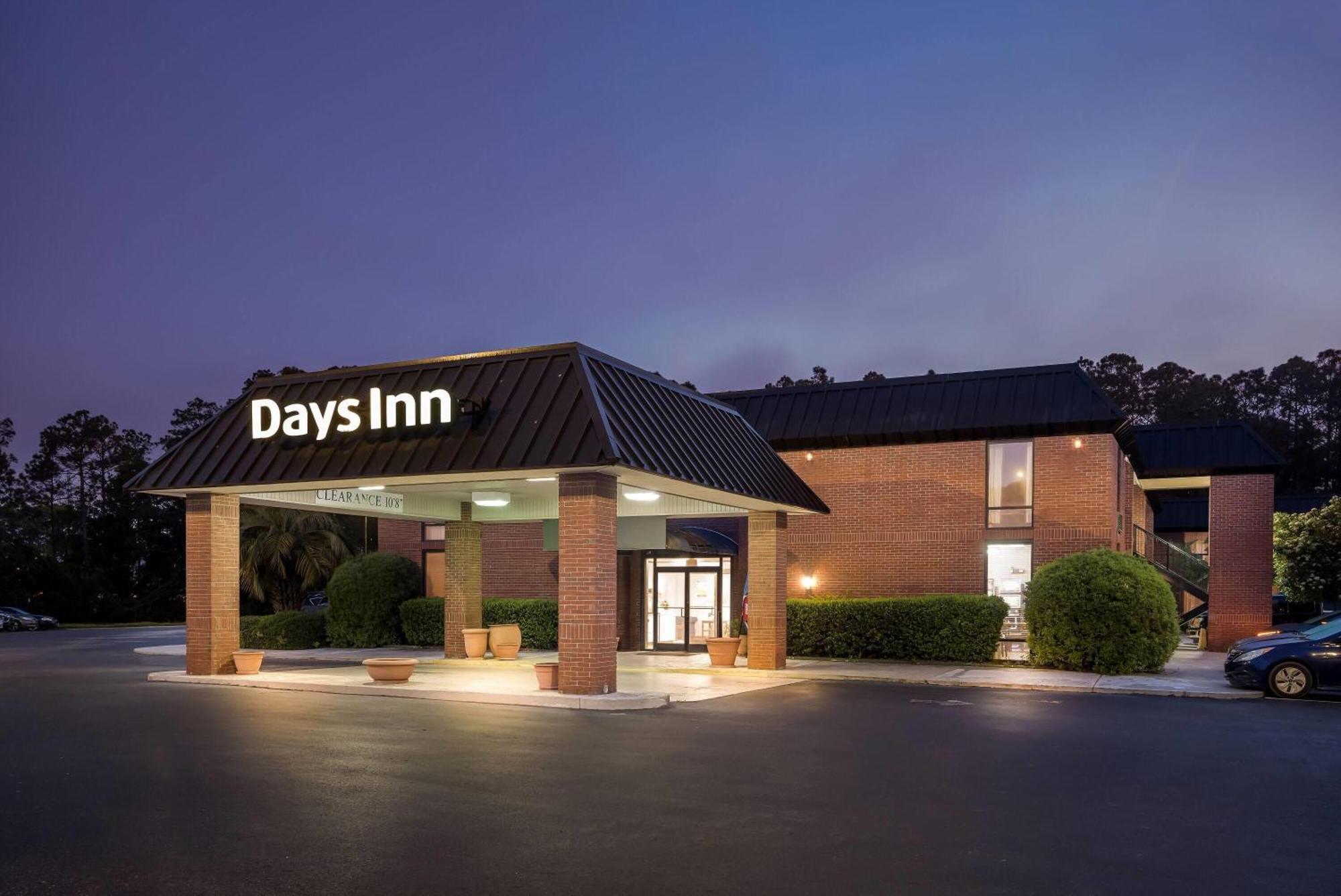 Days Inn By Wyndham Statesboro Buitenkant foto