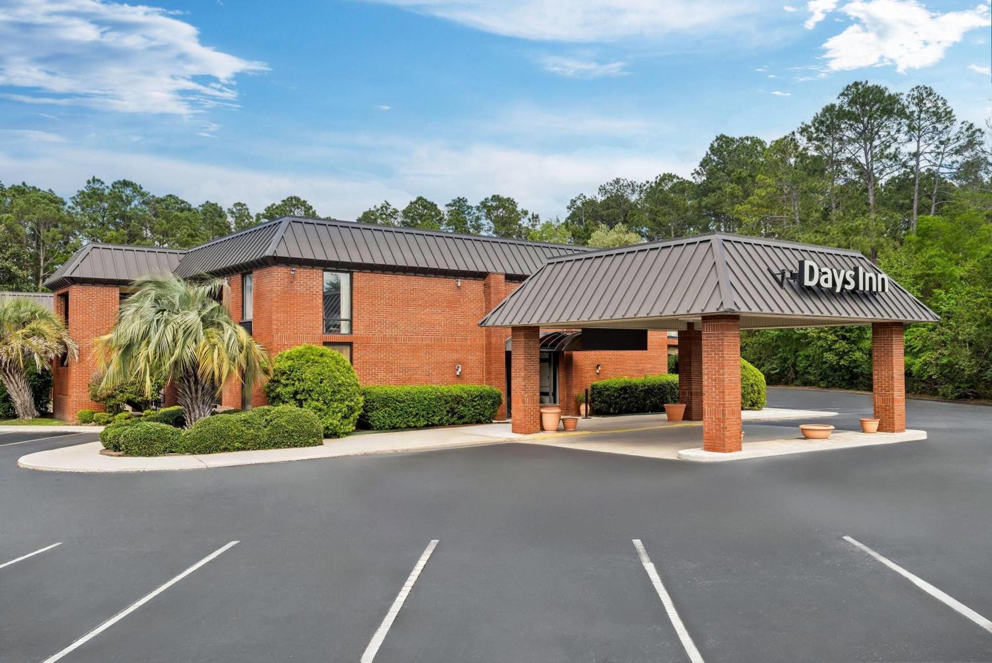 Days Inn By Wyndham Statesboro Buitenkant foto