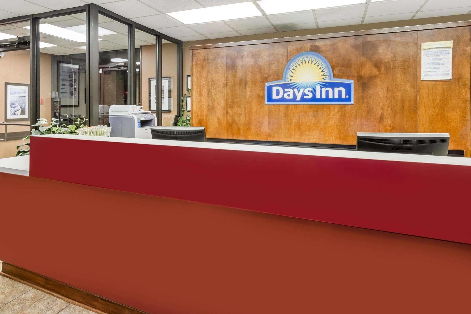 Days Inn By Wyndham Statesboro Buitenkant foto