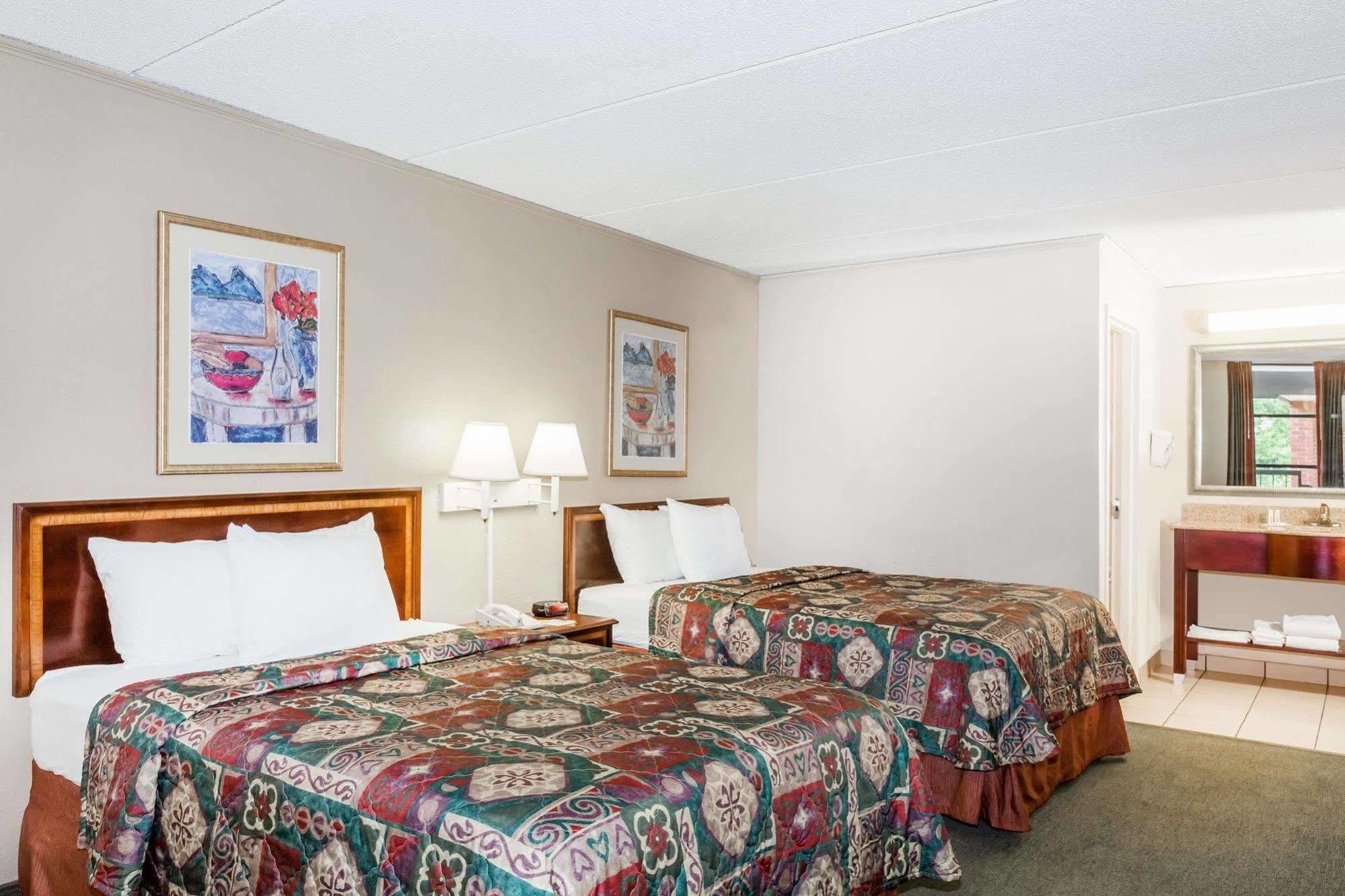 Days Inn By Wyndham Statesboro Buitenkant foto