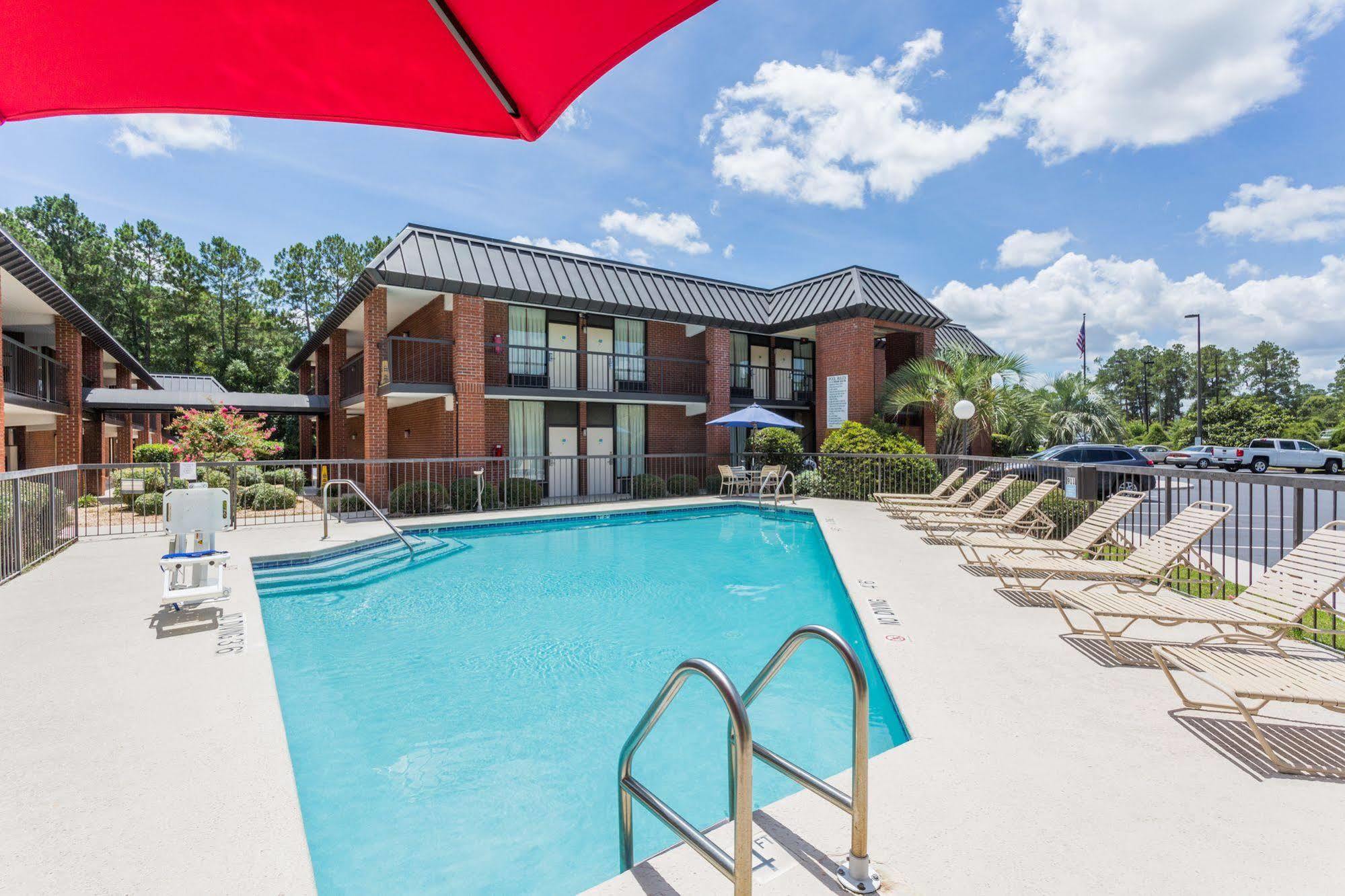 Days Inn By Wyndham Statesboro Buitenkant foto