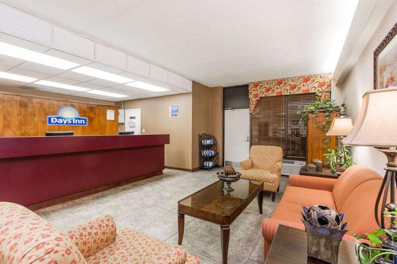 Days Inn By Wyndham Statesboro Buitenkant foto